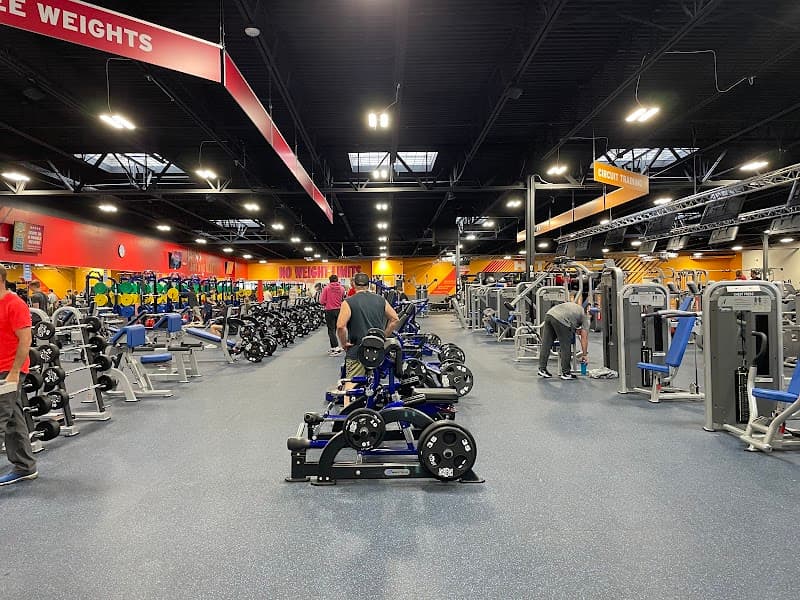 Crunch Fitness - Fargo